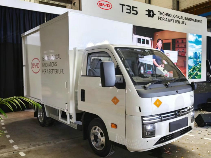 比亞迪純電小卡在新加坡正式上市3.jpg