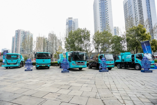智電融合，科技破局!宇通環(huán)衛(wèi)發(fā)力行業(yè)智能化新變革2.jpg