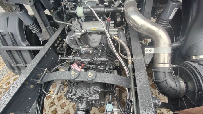 “創(chuàng)富一哥”乘龍H5 LNG大單橋?qū)嵙θΨ?.jpg