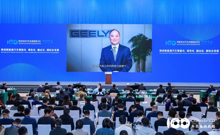 吉利控股集團董事長  李書福.jpg