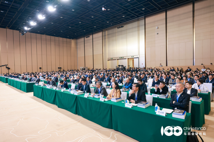 智能電動汽車發(fā)展高層論壇（2026）圓滿召開15.png