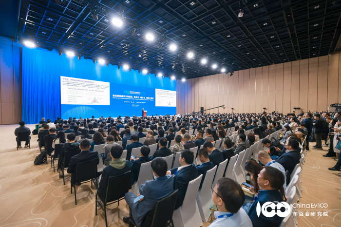 智能電動汽車發(fā)展高層論壇（2026）圓滿召開16.png