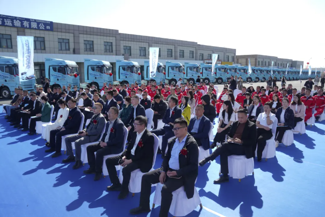 200臺(tái)JH6 TIR牽引車交付1.png