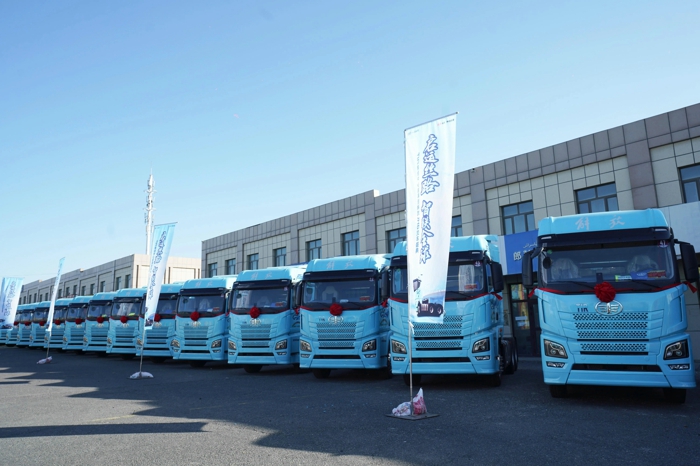 200臺(tái)JH6 TIR牽引車交付2.jpg