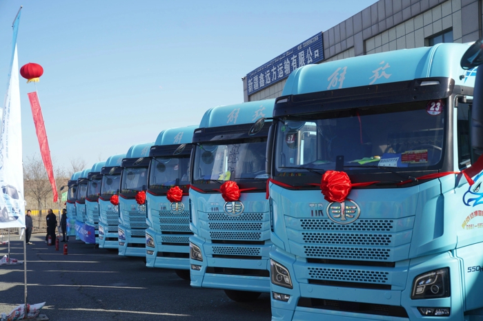 200臺(tái)JH6 TIR牽引車交付4.jpg