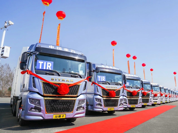 汕德卡TIR跨境運(yùn)輸牽引車賦能中俄跨境物流全面升級(jí)！1.jpg
