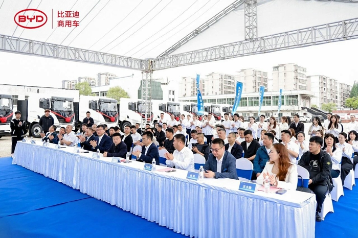 比亞迪商用車(chē)與景德鎮(zhèn)汽運(yùn)集團(tuán)達(dá)成戰(zhàn)略合作3.jpg