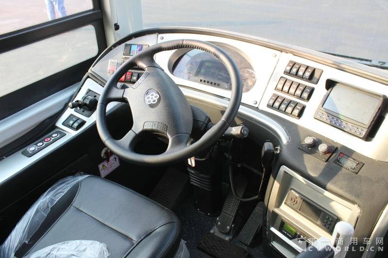 銀隆10.5米純電動(dòng)公交車