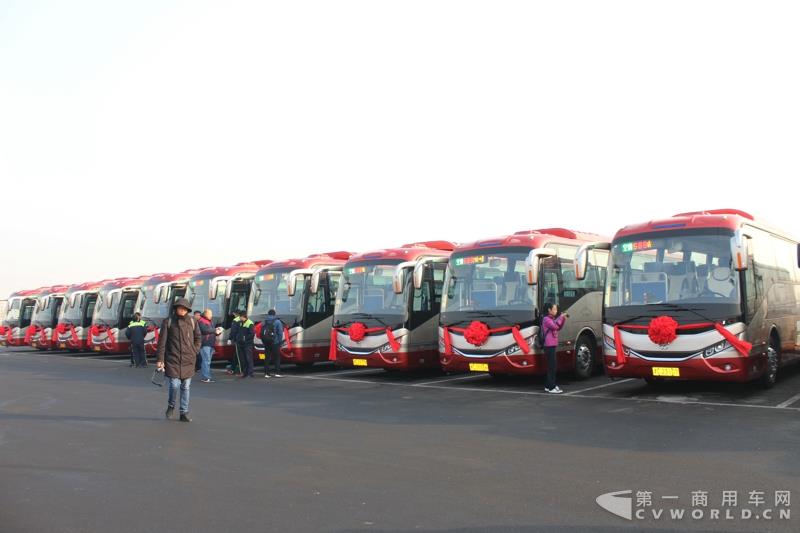 銀隆10.5米純電動(dòng)公交車