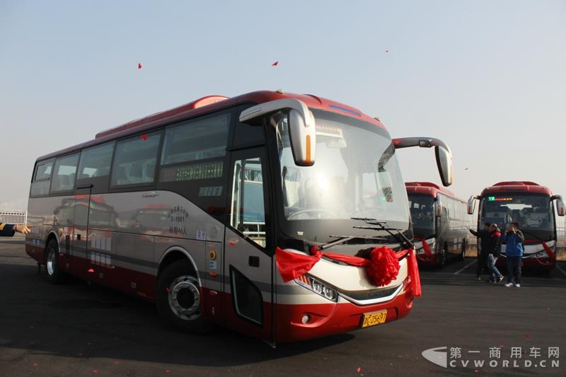 銀隆10.7米純電動(dòng)旅游客車