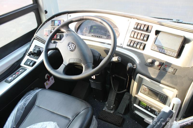 銀隆10.5米純電動(dòng)公交車