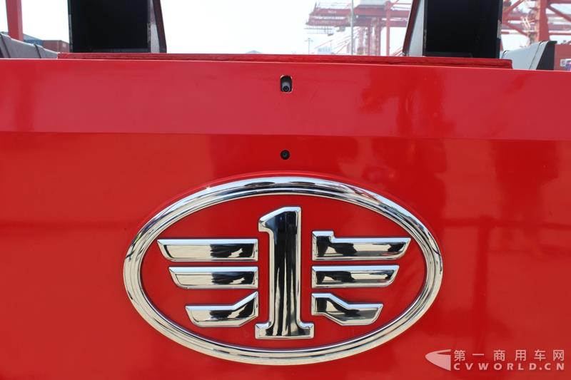 一汽解放全球首發(fā)的ICV(Inteligent Container Vehicle)港口集裝箱水平運(yùn)輸專用智能車