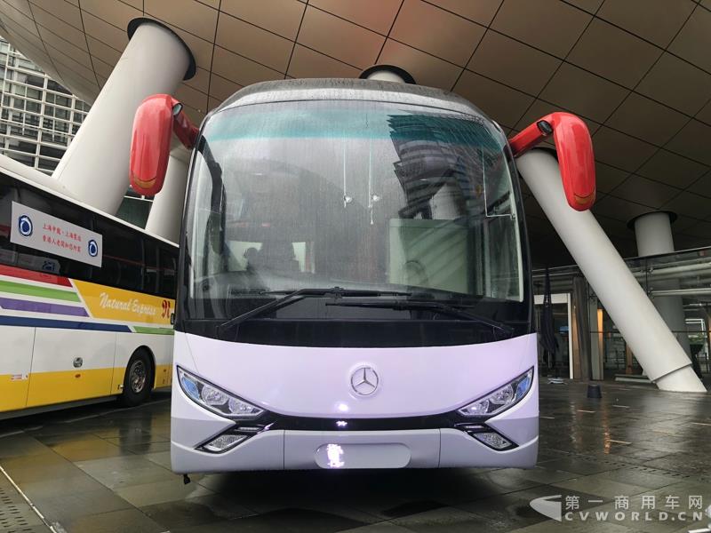 申龍SLK6116HKB歐六柴油客車，全部采用奔馳底盤(pán)