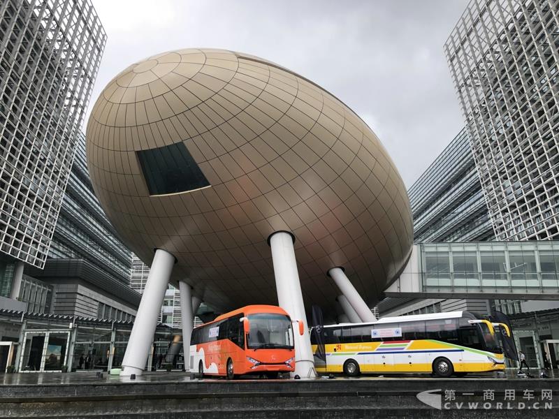 申龍SLK6116HKB歐六柴油客車，全部采用奔馳底盤(pán)