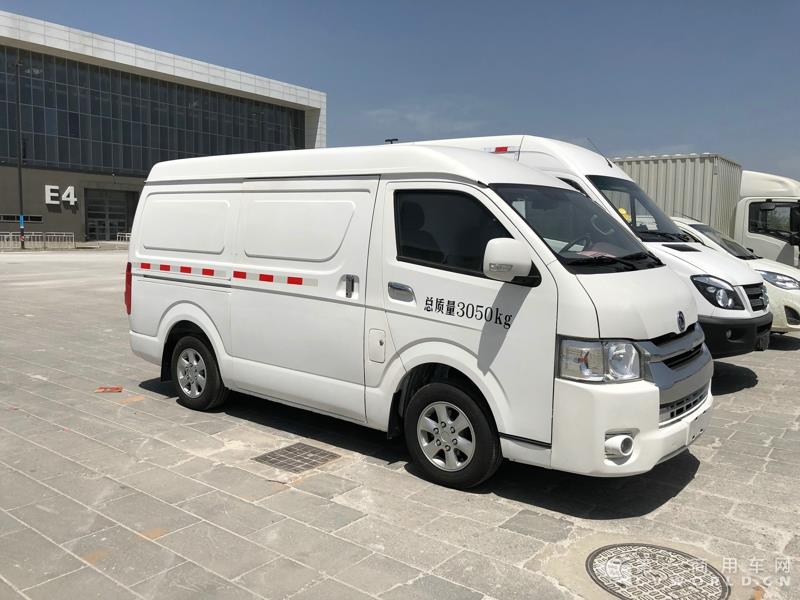 申龍純電動廂式運(yùn)輸車