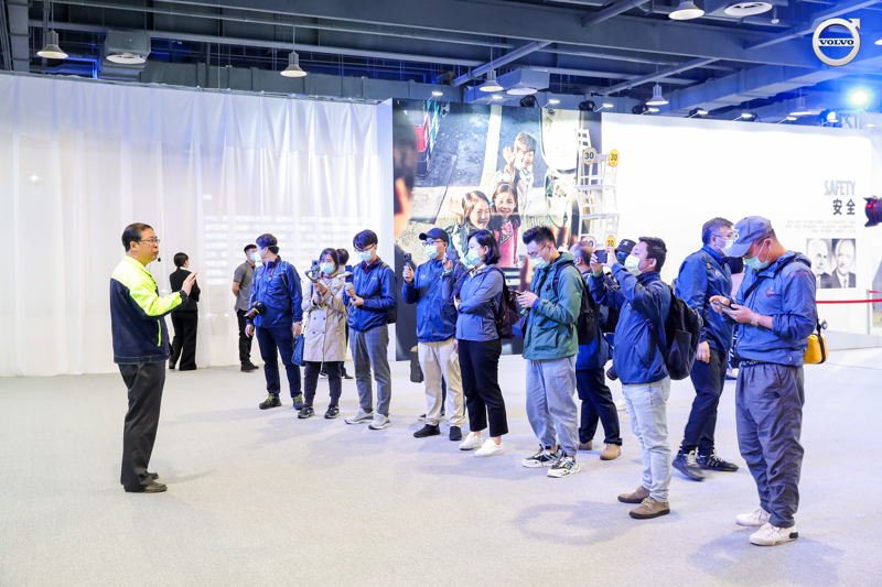 沃爾沃卡車中國 培訓總監(jiān) 張劍先生 為大家做技術講解