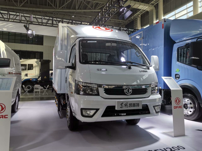 東風(fēng)汽車(chē)股份展出4款新能源產(chǎn)品，分別為：東風(fēng)御風(fēng)EM26、東風(fēng)凱普特EV200、東風(fēng)凱普特e星純電動(dòng)輕卡、東風(fēng)凱普特EV350。圖為東風(fēng)凱普特EV200純電動(dòng)輕卡