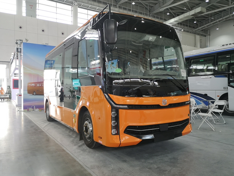 中通客車(chē)同樣展出兩款純電動(dòng)客車(chē)，其型號(hào)分別是世騰純電動(dòng)客車(chē)、睿通V60客運(yùn)版。圖為中通睿通V60客運(yùn)版