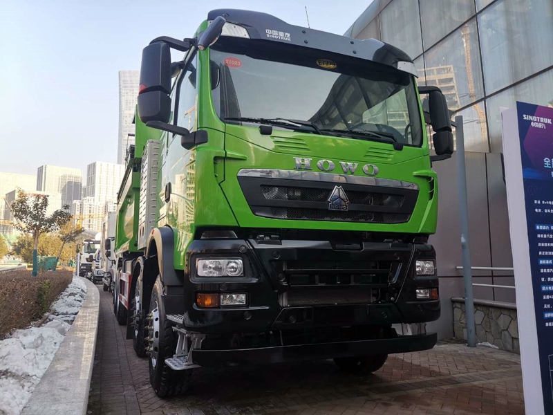 豪沃8×4電驅(qū)橋純電自卸車(chē)