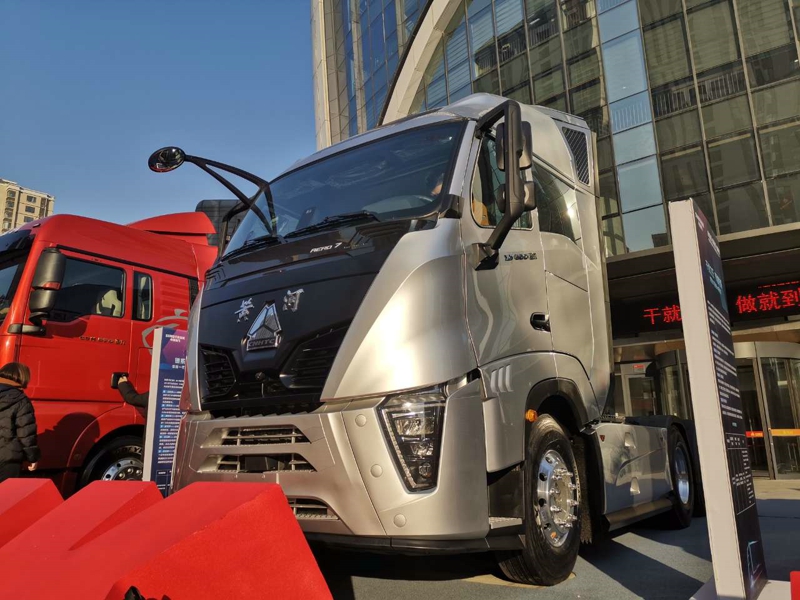 黃河X(jué)7系列6×4牽引車(chē)